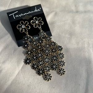 taramanda jewelry hanging flower earrings